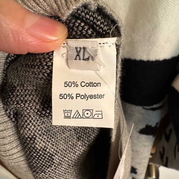 New with tags, ladies crewneck colorblock sweater size XL by prettygarden - Picture 3 of 10